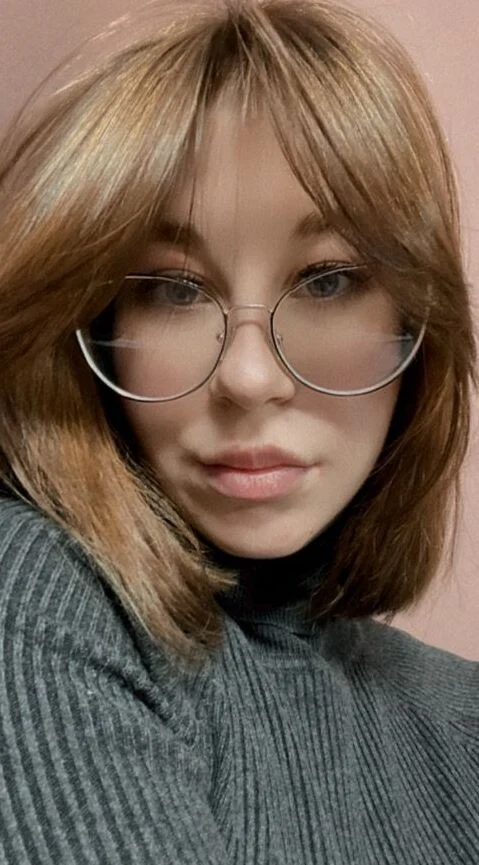 Елена, бровист